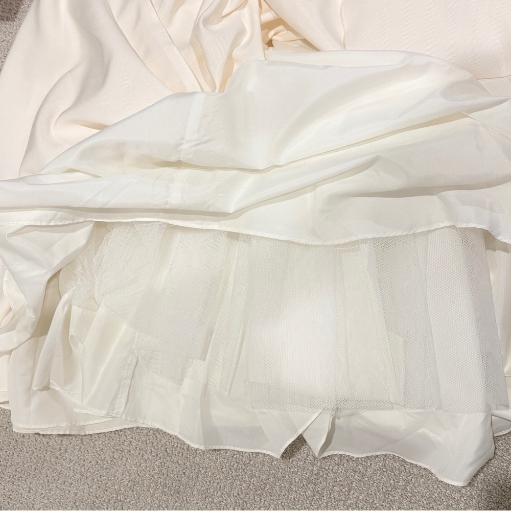 DB Studio White Sleeveless Wedding Dress size 6 - Picture 4 of 5